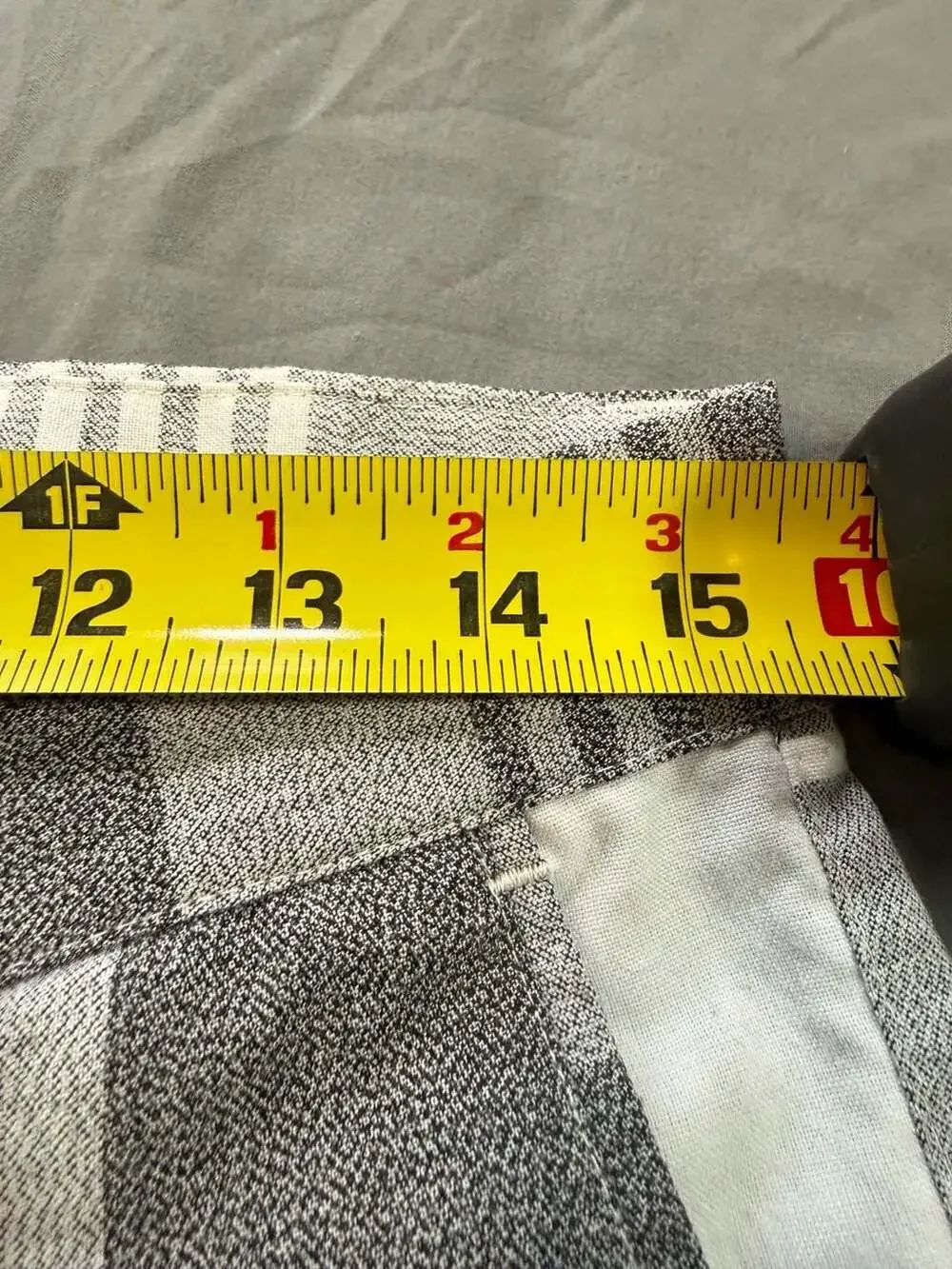 Ocean Current Plaid Shorts Gray White Men’s Size 32 Casual Flat Front